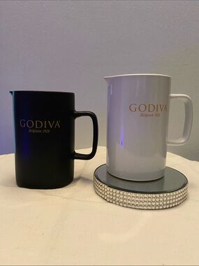 GODIVA Ceramic Pouring Mug - Black and White